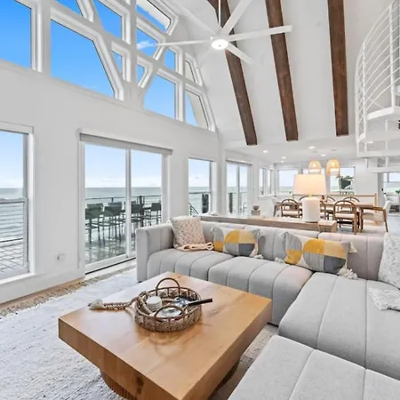 New - Luxury 5 Bedroom Beach Retreat